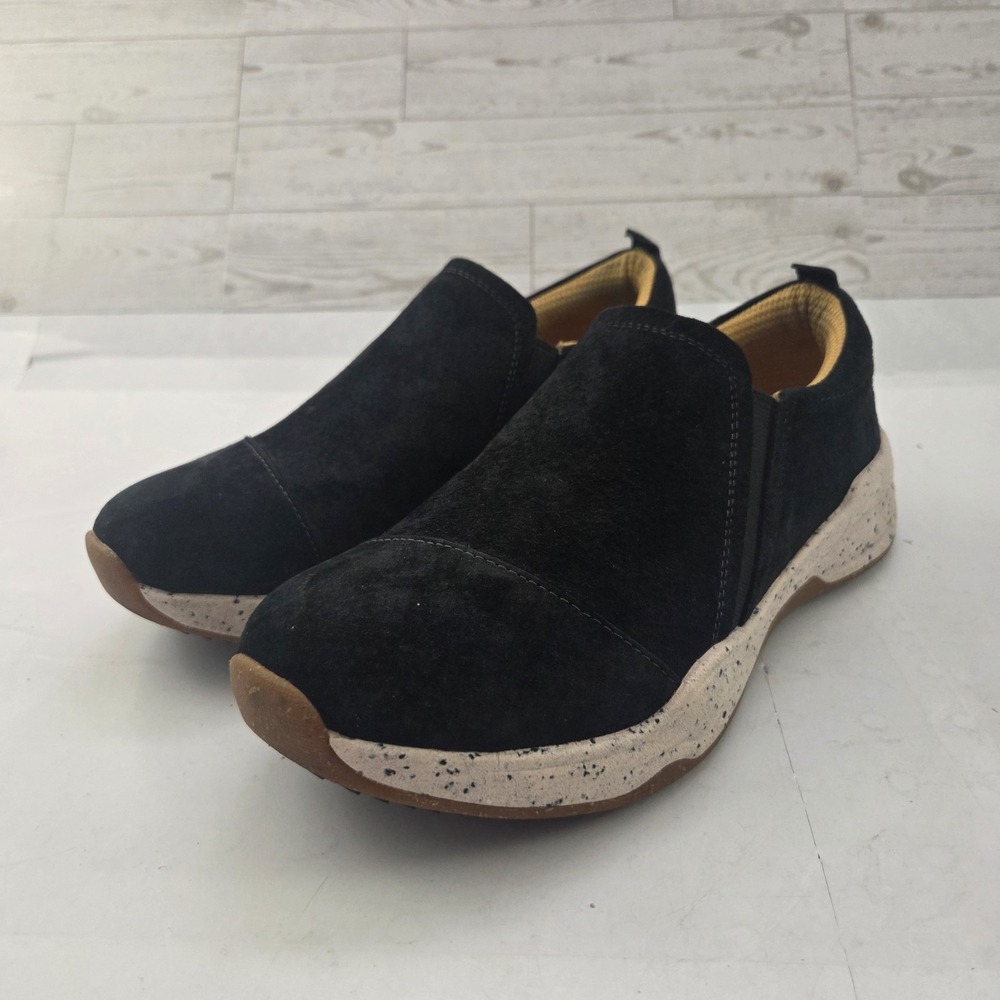 Taos Slip On Sneakers Womens 9 Black Suede Normcore Art Teacher Granola Girl